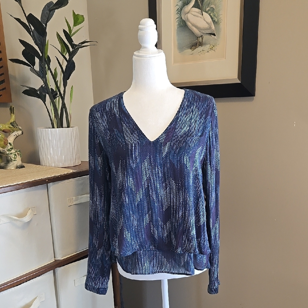 EUC Anthropologie Cloth & Stone Navy Print Blouse Size Medium